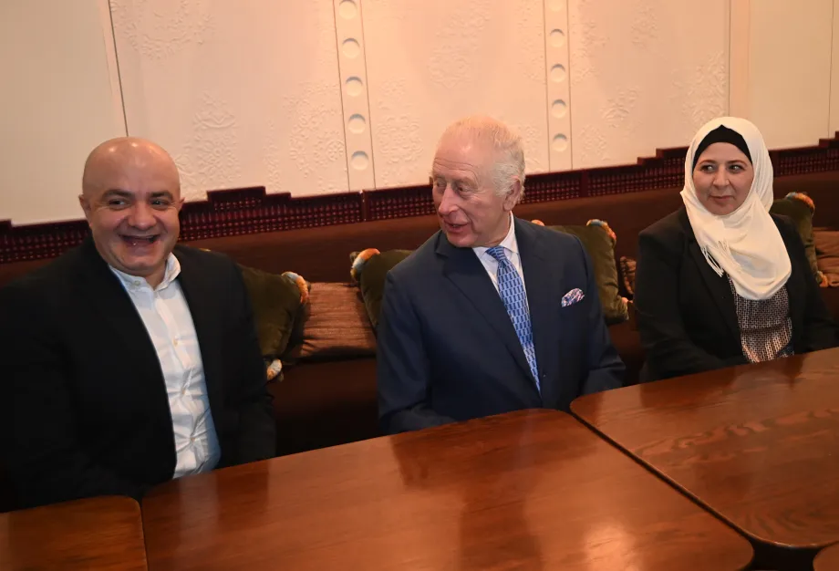 The King meets members of the Syrian community