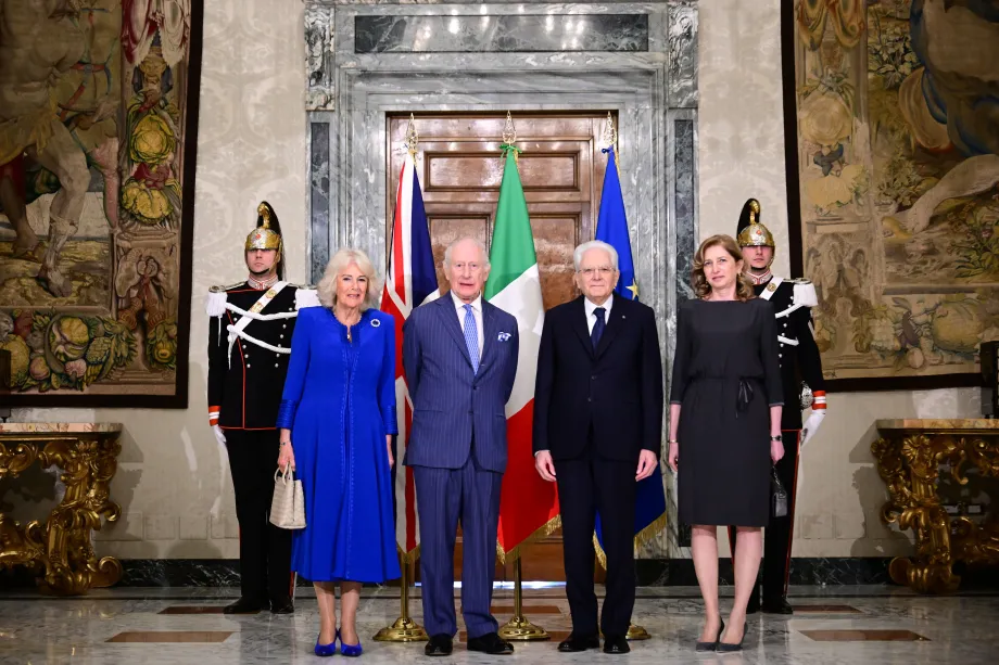 Their Majesties are received by the President of the Italian Republic and his daughter