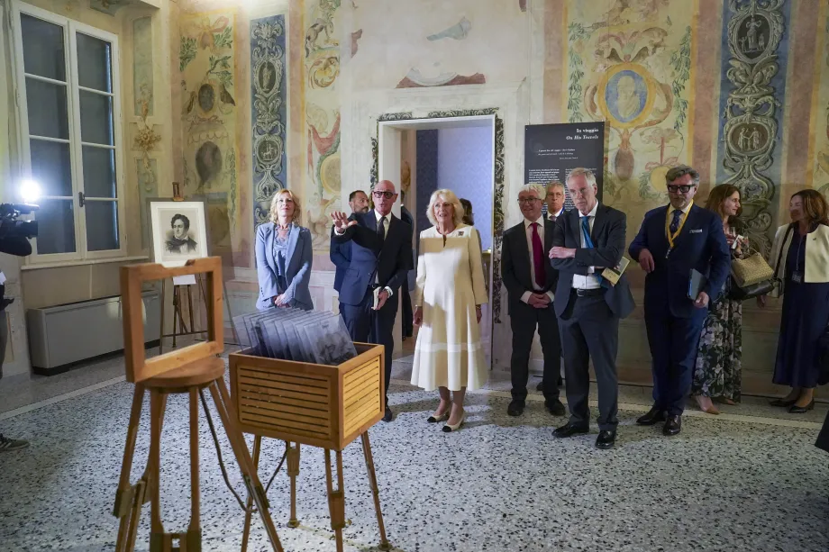The Queen on a tour of the Byron Museum