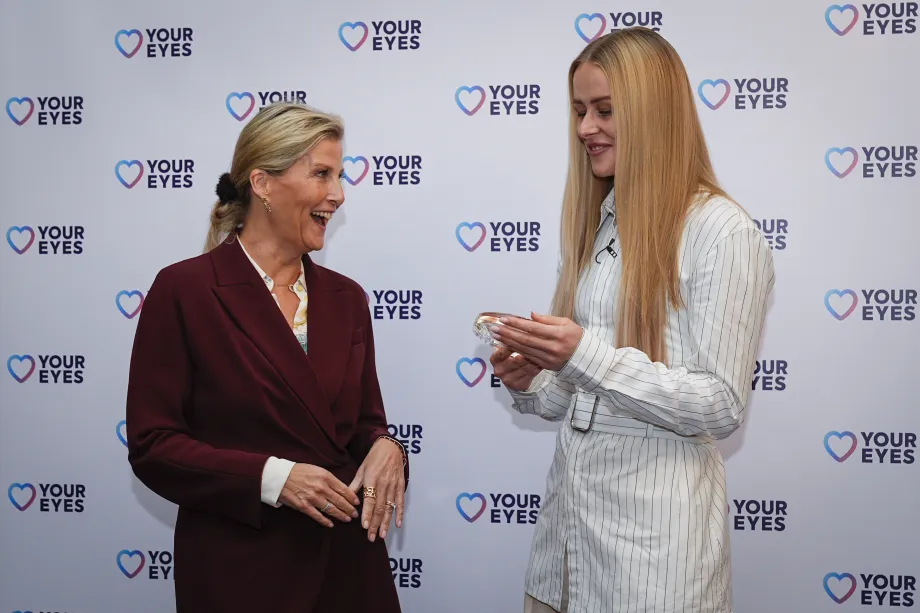 The Duchess of Edinburgh presents Hannah Hampton with an award
