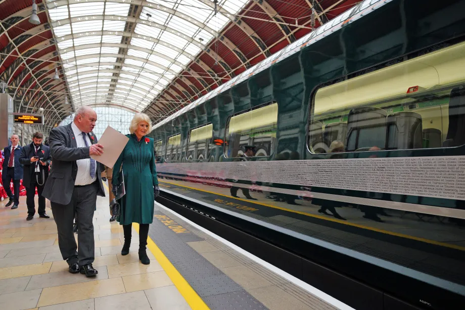 The Queen views a train which features the names of men who worked for GWR and died during The Great War
