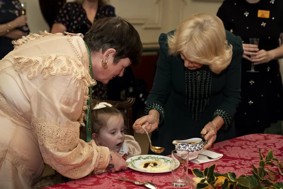 The Queen invites children to decorate the Clarence House Christmas tree