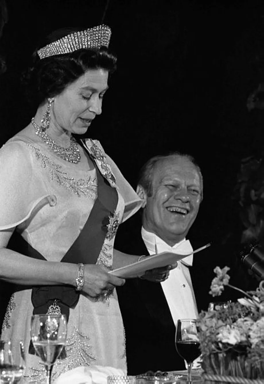 QE2 at a State Dinner with President Gerald R. Ford at the White House, 1976. NARA.jpg