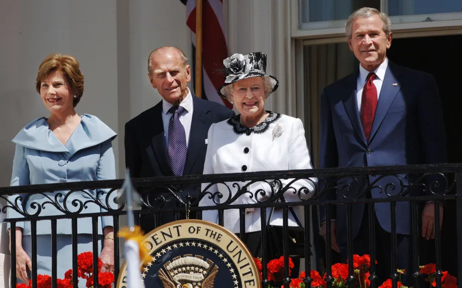 Queen Elizabeth II and President George Bush, 2007 b.jpg