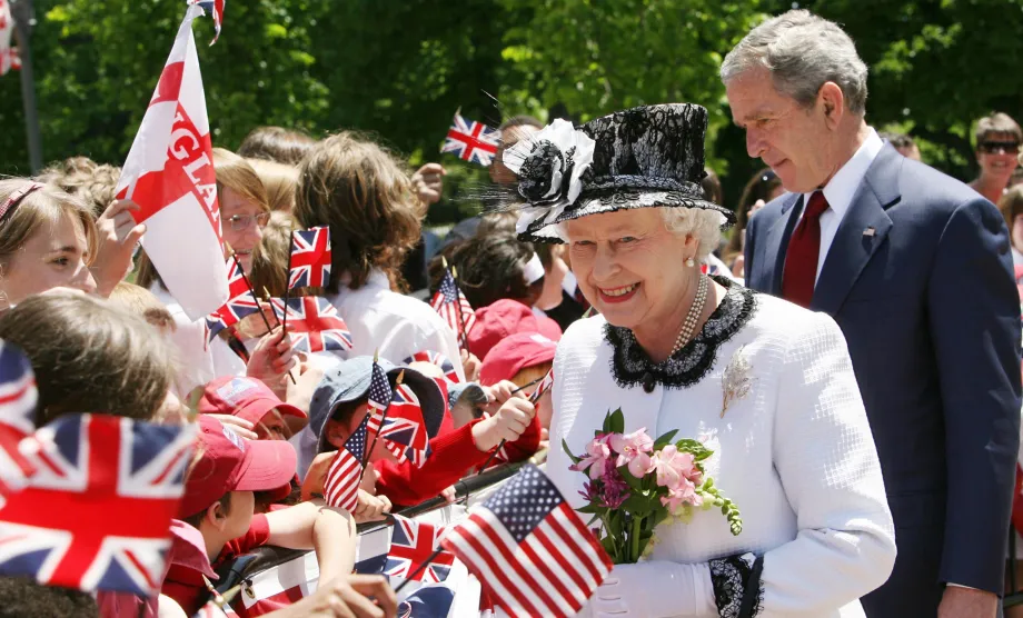 Queen Elizabeth II and President George Bush, 2007 c.jpg