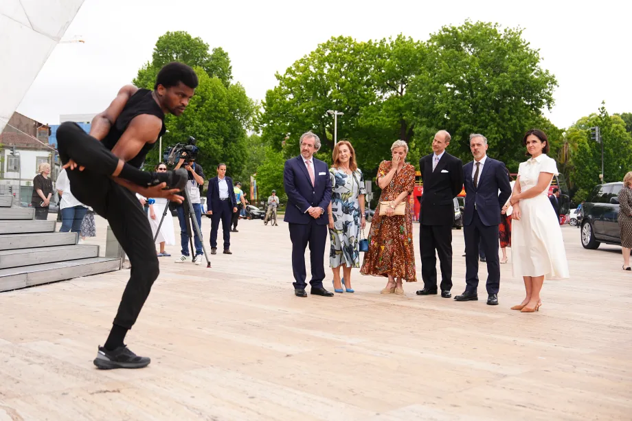 The Duke and Duchess of Edinburgh watch a performance by 'Desporto no Bairro'