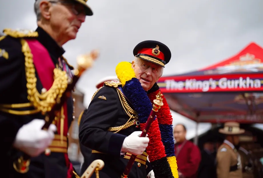 The King visits The King's Gurkha Artillery