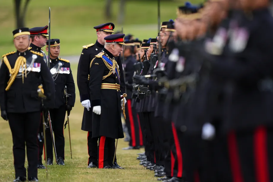 The King visits The King's Gurkha Artillery