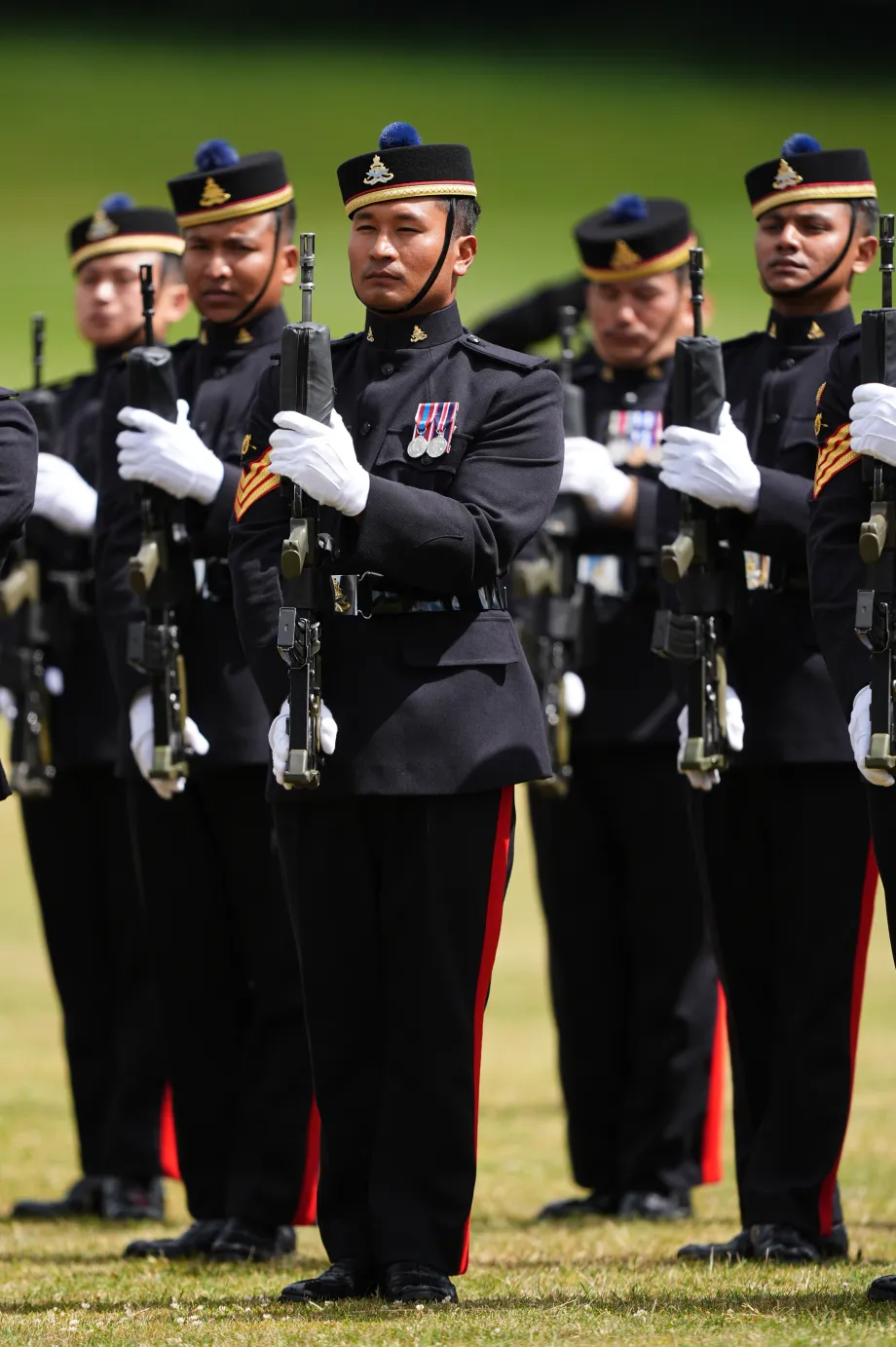 The King visits The King's Gurkha Artillery