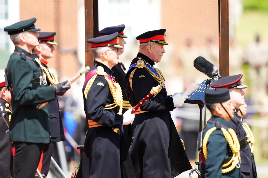 The King visits The King's Gurkha Artillery