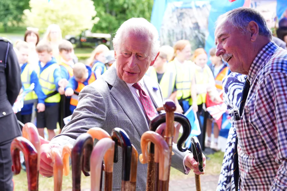 The King visits Jedburgh