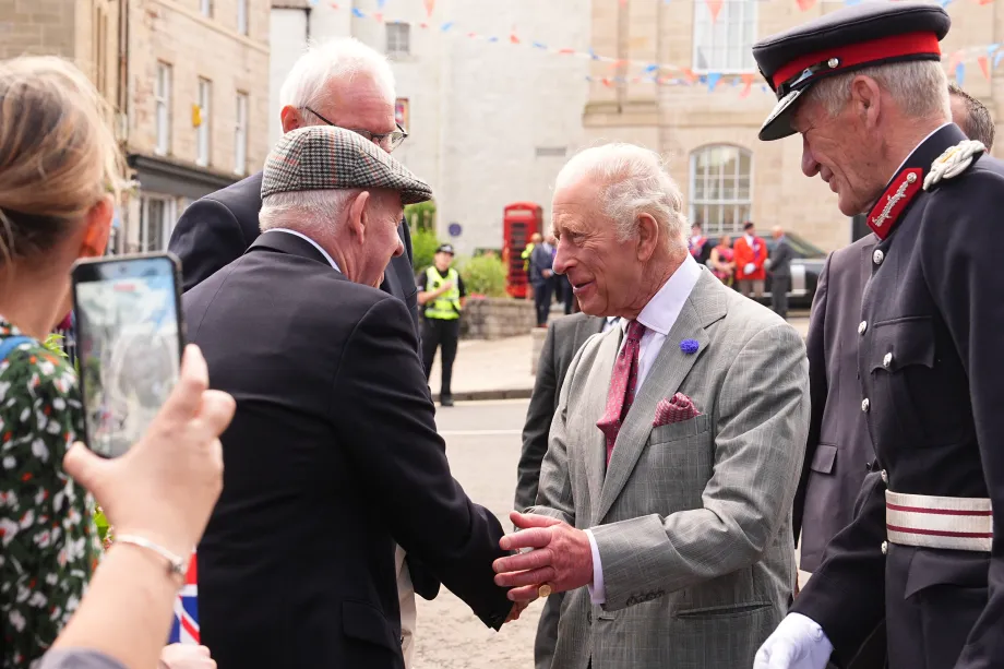 The King visits Jedburgh