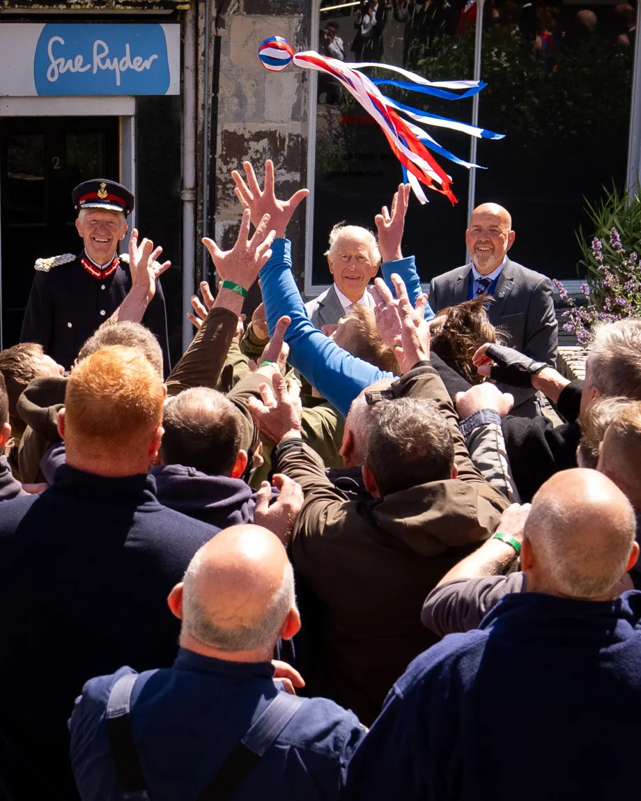The King visits Jedburgh
