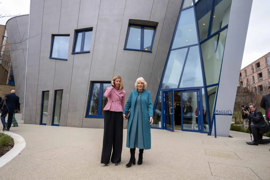 The Queen opens a Maggie's centre