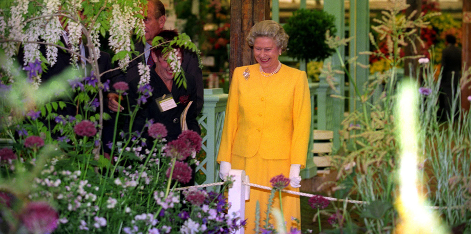 The Queen The Chelsea Flower Show 1994