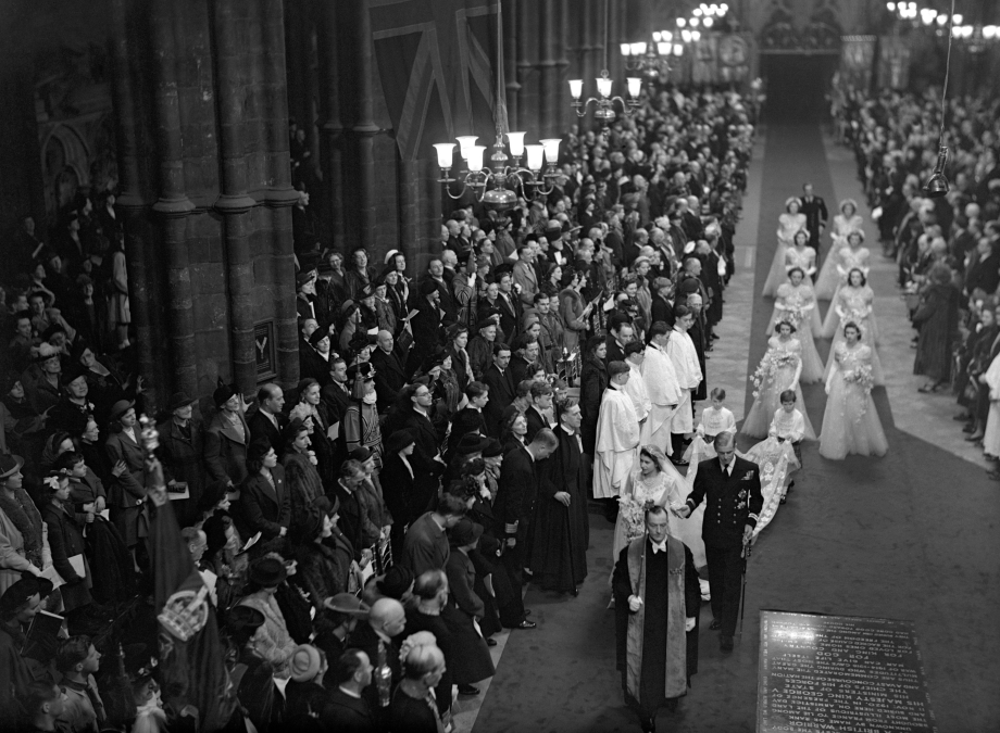 Princess Elizabeth and Prince Philip arrive at Westminster Abbey