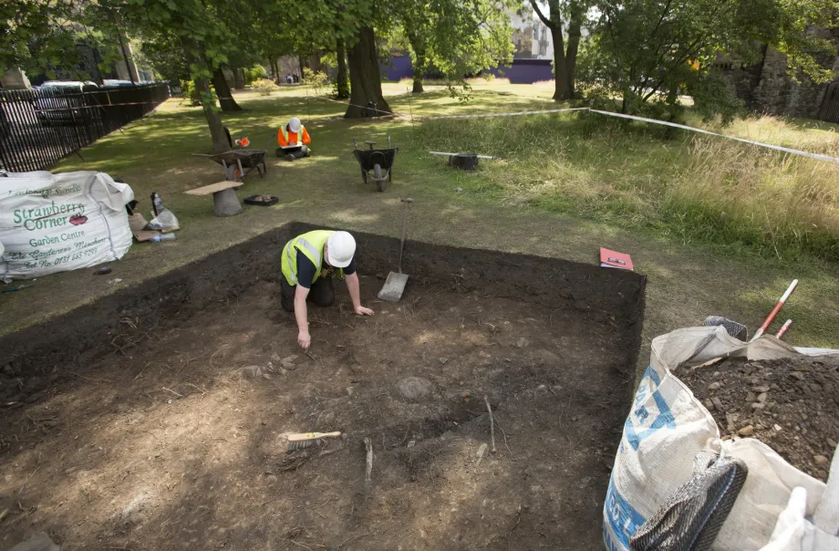 Archaeologists working at the Palace of Holyroodhouse