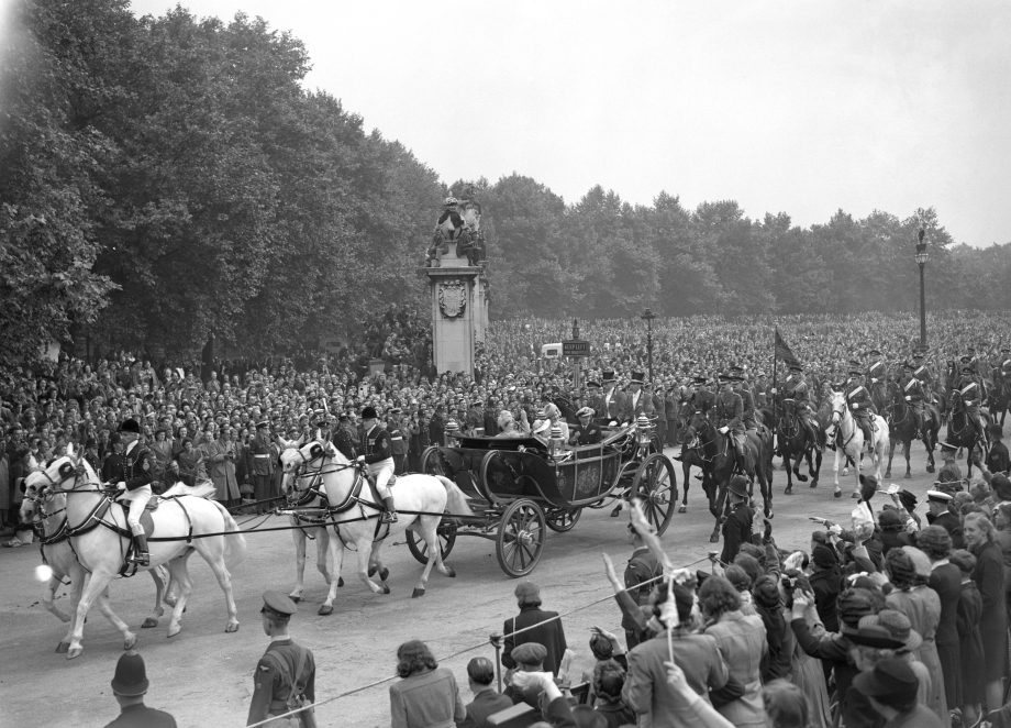 Windsor Greys pulling a Carriage in 1946