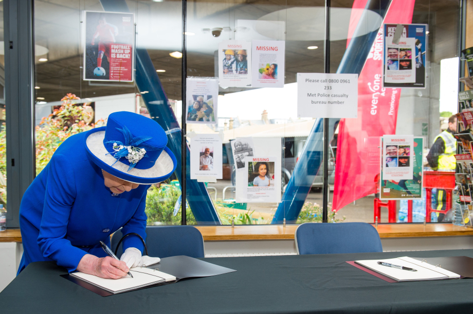 The Queen signs the book of condolence