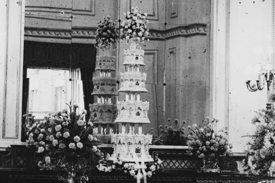 The Queen and The duke of Edinburgh wedding cake