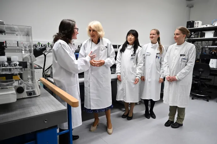 The Queen at the UCL Institute of Immunity and Transplantation