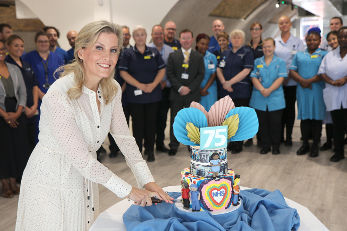 The Duchess of Edinburgh cuts a cake for #NHS75