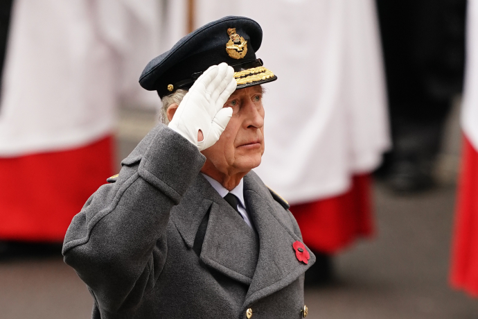 The King salutes The Cenotaph