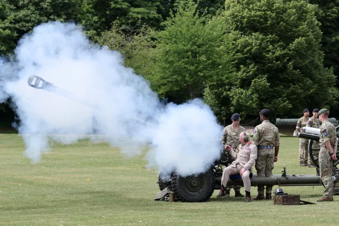 The King fires a L118 Light Gun at Larkhill