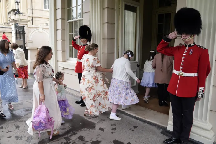 The Queen invites Dreams and Wishes to Clarence House