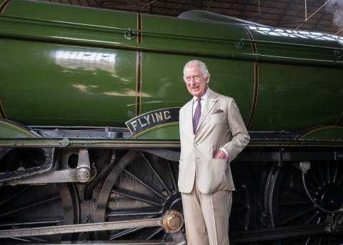 The King stands in front of the Flying Scotsman