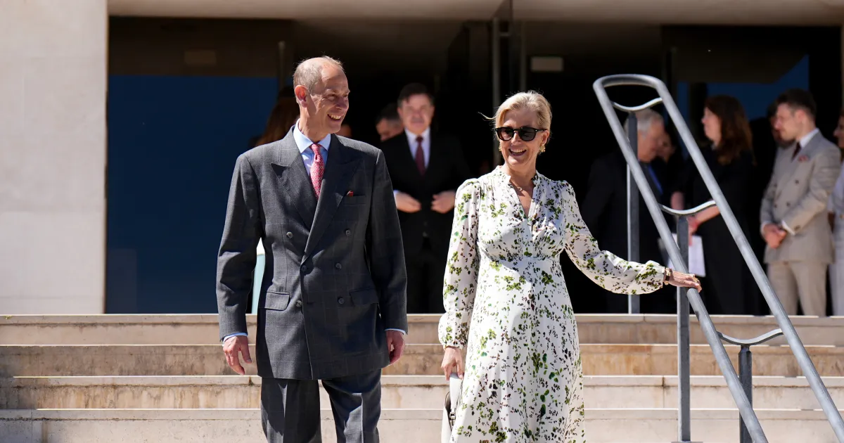 Edinburghs open Portugal visit by reuniting Treaty of Windsor originals for firs